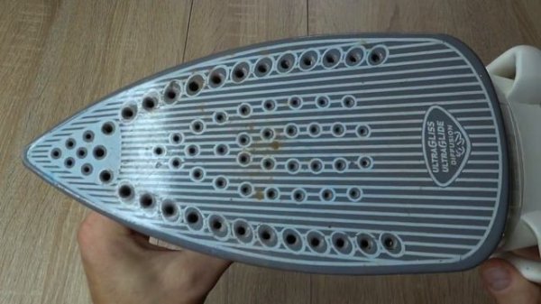 КАК ОЧИСТИТЬ УТЮГ ОТ НАКИПИ и НАГАРА// Супер Способ очистки Подошвы УТЮГА//How to clean your iron