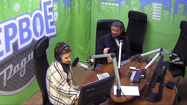 Утро на двоих - Интересоваться жизнью "бывших"/ День встречи выпускников смотреть онлайн