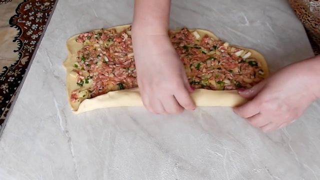 ВКУСНЫЕ БУЛОЧКИ ЗАВИТУШКИ С МЯСОМ И СЫРОМ пирожки из дрожжевого теста с фаршем смотреть онлайн
