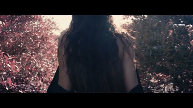 Tony Igy - Perfect World(Esix Chillout Remix) [Video Edit] смотреть онлайн