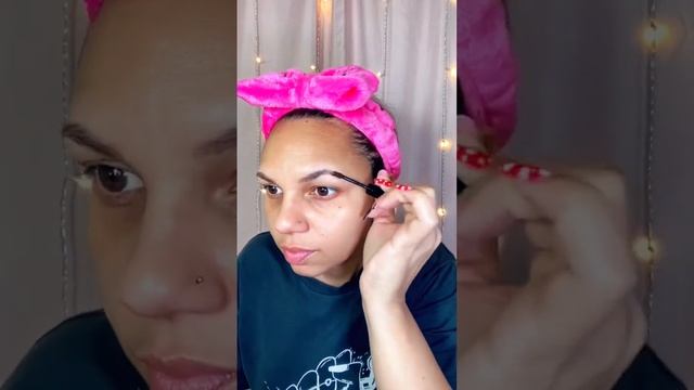 Let’s try the @nyxcosmetics tinted brow glue #makeupreview #makeupaddict #nyxcosmetics #fypシ смотреть онлайн