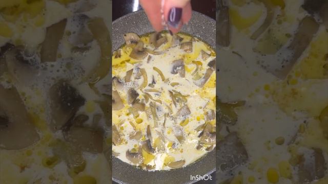 Стейк из свинины с грибным соусом и картофелем на гарнир смотреть онлайн