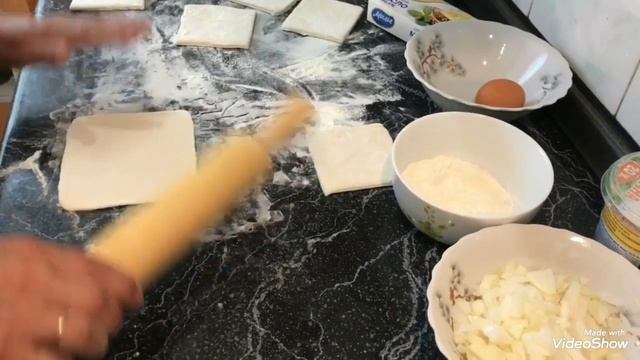 Нежнейшие конвертики из слоеного теста с горбушей. смотреть онлайн