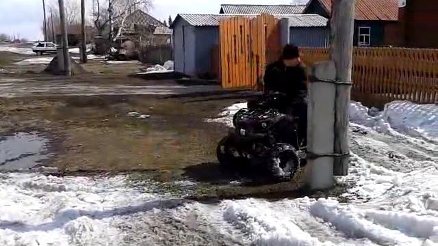 на квадрацикале по снегу :) смотреть онлайн