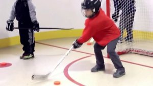 Как научить ребенка играть в хоккей?
