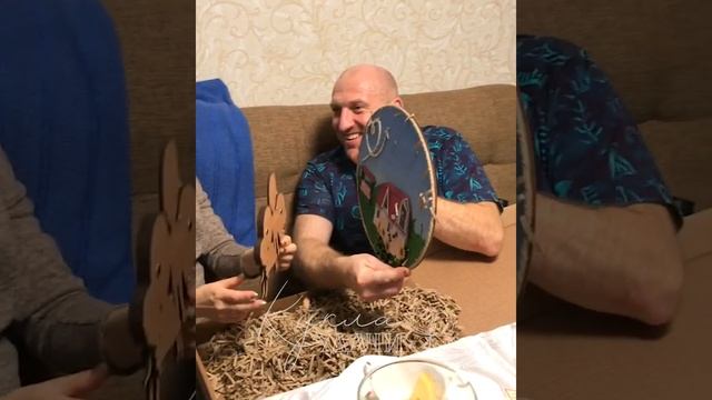 Кукла Удачи семье родного дяди на Новый год | Вручение Кукла Удачи - подарок ручной работы из дерев смотреть онлайн