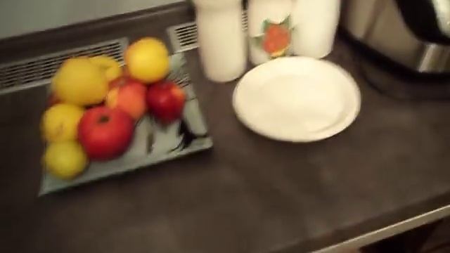 Интересные решения для маленькой кухни! смотреть онлайн