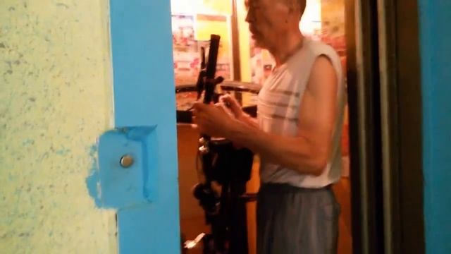 Велосипед в лифте легко смотреть онлайн