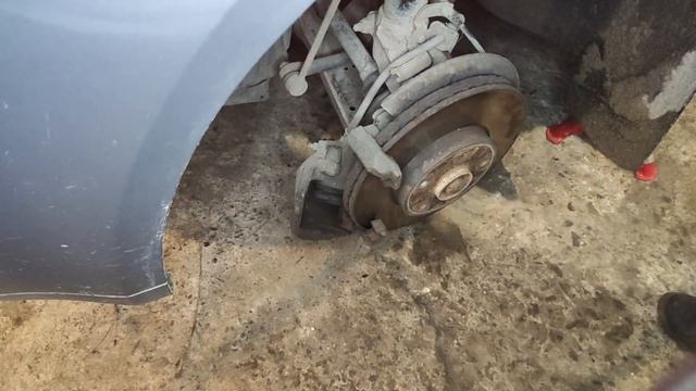 Volkswagen Caddy замена передних тормозных дисков смотреть онлайн