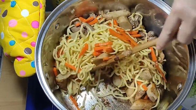 HOW TO COOK CHICKEN LOMI | Simple and Easy Noodle Recipe смотреть онлайн