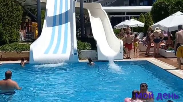 Возле бассейна/водные горки/ОТДЫХ в Турции смотреть онлайн