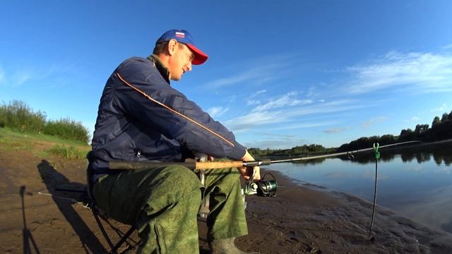 КАК ловить когда не клюет? Глухозимье летом. Ловля на фидер река Чепца смотреть онлайн