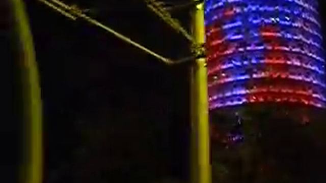 Torre Agbar. Bus turistic nocturno. Barcelona смотреть онлайн