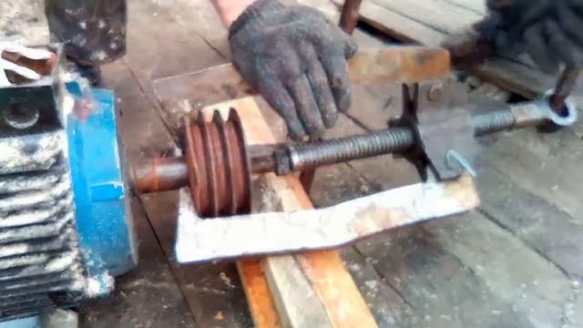 Снимаем шкив с электродвигателя съемником Мощный съемник для снятия муфт и шкивов смотреть онлайн
