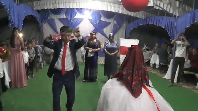 ПЕРВАЯ встреча жениха и невесты на турецкой свадьбе! Смотреть до конца! смотреть онлайн