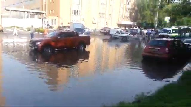 Потоп на улице Плеханова в Москве 27 мая 2014 смотреть онлайн
