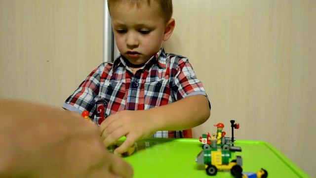 Собираем из конструктора Такси. смотреть онлайн