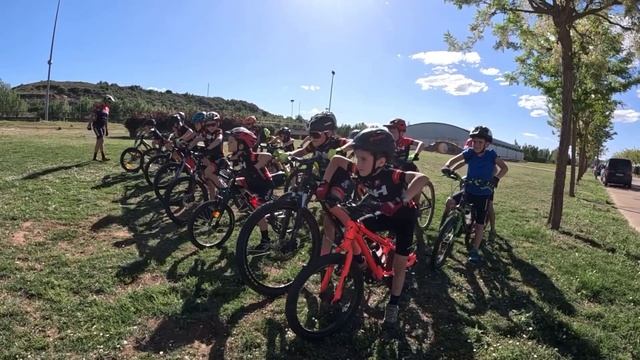UN DÍA EN LA ESCUELA DE MTB COLOMA BIKE CLUB LA RIOJA смотреть онлайн