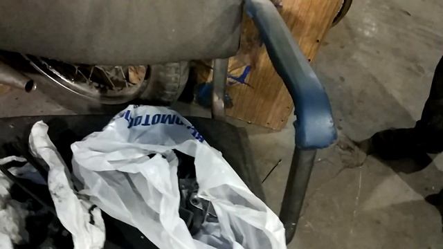 В Garage: Ковыряемся с мотоциклом Урал часть №2 смотреть онлайн