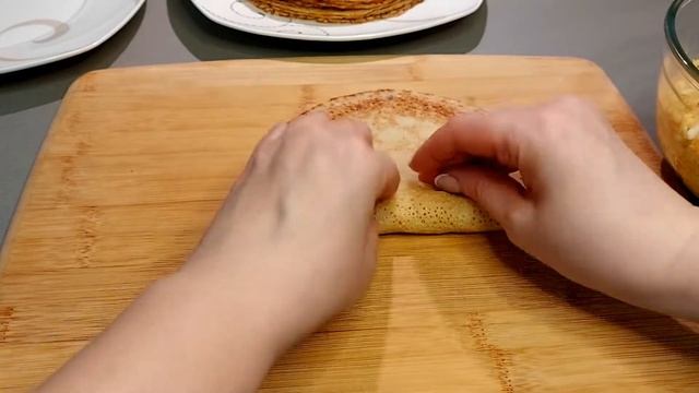 Тонкие блины с вкусной начинкой. смотреть онлайн