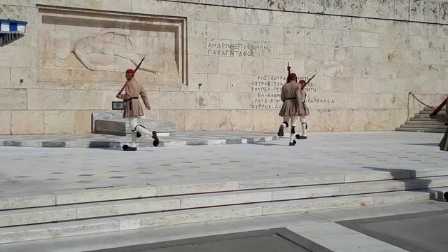 Афины. Смена караула возле парламента. смотреть онлайн