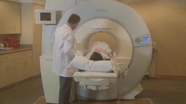 Shields MRI helps patients with claustrophobia смотреть онлайн