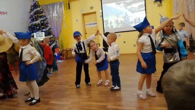 "Бабка Ежка, выгляни в окошко" Д/с № 42 "Пингвинчик", г.Верхняя Салда смотреть онлайн