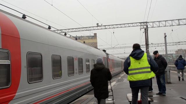 "Челябинск!" ЭП2К-366 прибывает на Казанский вокзал смотреть онлайн