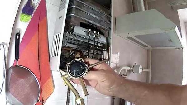 Газовая колонка не зажигается, не работает. Замена мембраны газовой колонки.