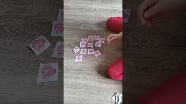 Кристина играет в игру-запоминалку. Игра на память найди пару переворачивая карточки смотреть онлайн