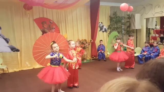 Путешествие в Китай. Танец с зонтиками смотреть онлайн