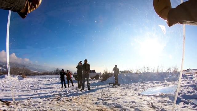 Стрельба по ЧЕЛОВЕКУ за бронестеклом. TotallyRAD на русском. смотреть онлайн