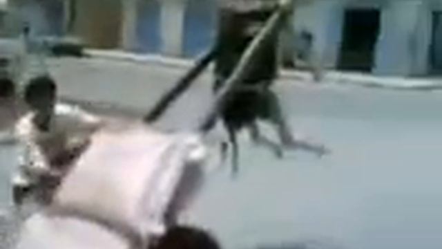 Осёл Повис над телегой.Ржачь. смотреть онлайн