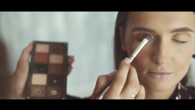 Макияж : стрелки и яркие губы смотреть онлайн