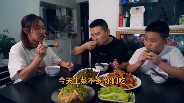 【超小厨】久违的开荤！做东北菜锅包肉，五花肉包生菜，小厨吃了想怀孕！ смотреть онлайн