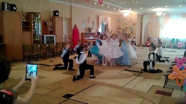 Выпускной Вальс 2015 детский сад №2 "Мечта" г.Алчевск смотреть онлайн