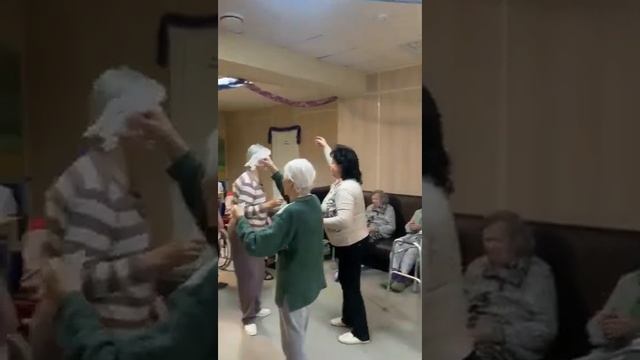 Новогодний праздник в пансионате для престарелых смотреть онлайн
