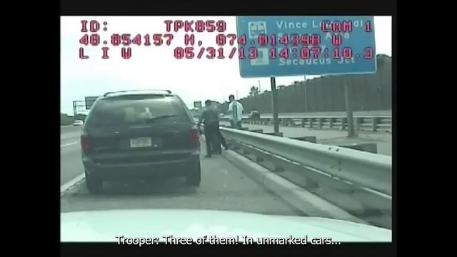 Trooper FORCES Cop To ID Himself! смотреть онлайн
