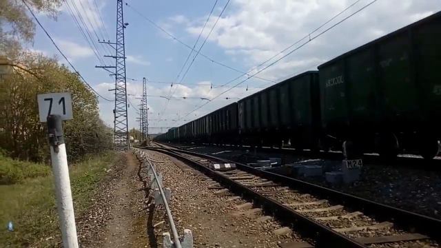 Приветливый электровоз ВЛ10У-045 с грузовым поездом станция Нара 7.05.2016 смотреть онлайн