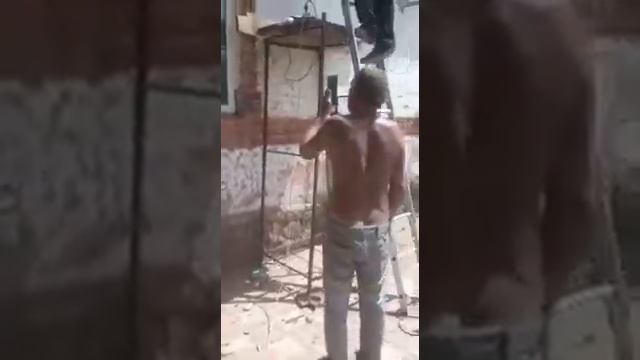 Съемка Процесса Подготовки Дома к Облицовке Дагестанским Камнем смотреть онлайн