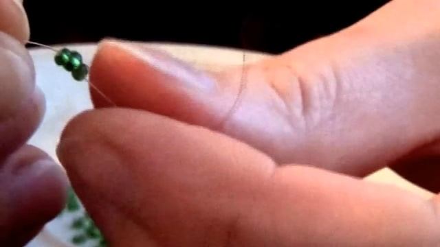 Цветы из бисера,мастер-класс для начинающих..Букетик в подарок. смотреть онлайн