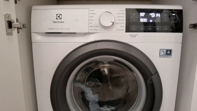 Electrolux PerfectCare 600 washing machine Error E20 смотреть онлайн