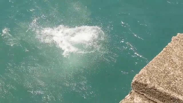 Прыжок в воду с 6 метров.