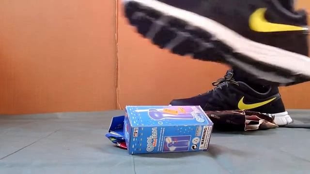 Nike Revolution crushing Boxes смотреть онлайн