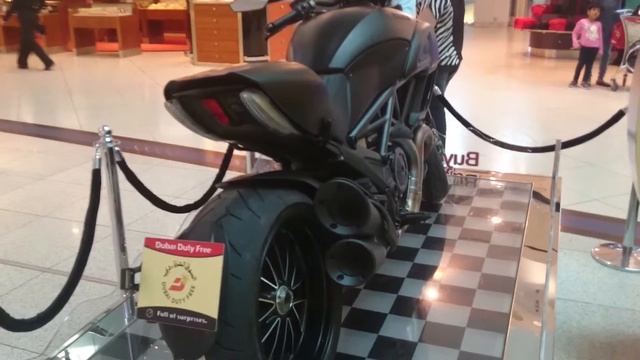 2015 Ducati Diavel : Ducati Diavel (Dark Stealth) Review