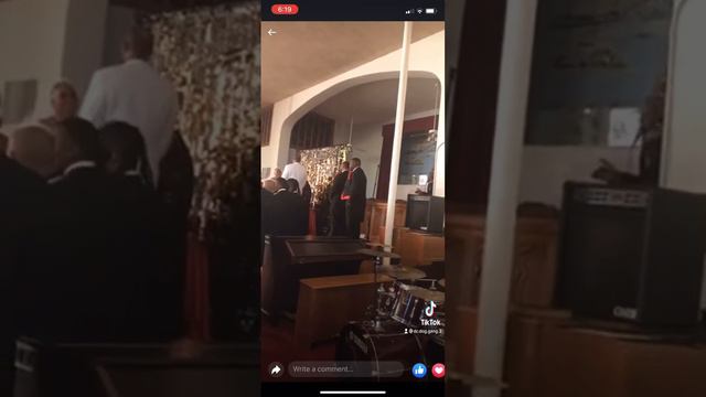 Sunday’s best contestant, Dennis, Christopher Brigham singing at ￼ a wedding смотреть онлайн