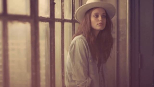 Sianna, DJ Layla - Lost Dreamer (Emily DiDonato) смотреть онлайн