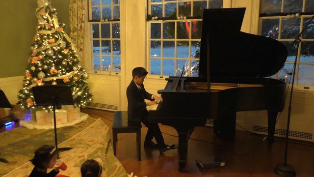 Playing March by Slonimsky at Bradley Estate, Canton, MA смотреть онлайн