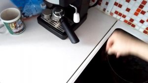 Чистка стеклянной поверхности плиты