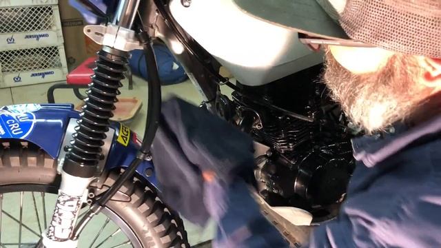 WASH YOUR TW200, DISPERSE WATER FROM CHAIN, LUBE CHAIN, PLASTICS AND METAL CARE - YAMAHA TDUB CLUB смотреть онлайн
